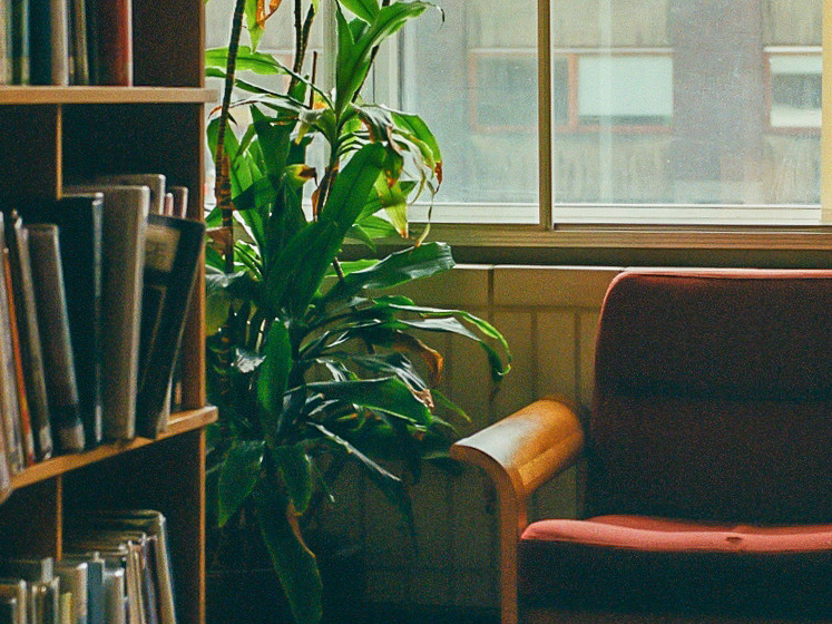 Studying at the library (Barbican).767.560