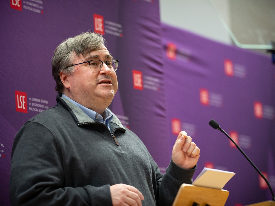 Reid Hoffman 747 x 560