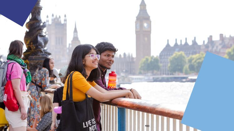 16_9_ratio_students_by_river_thames_with_squares