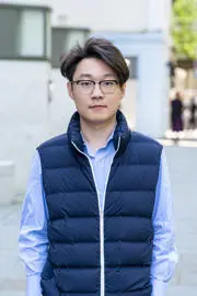 Portrait photo of student Dean Ma