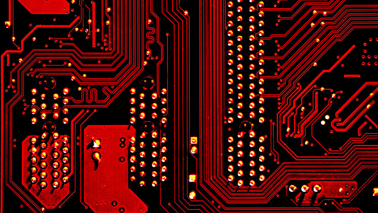 747x420-computer-board-red