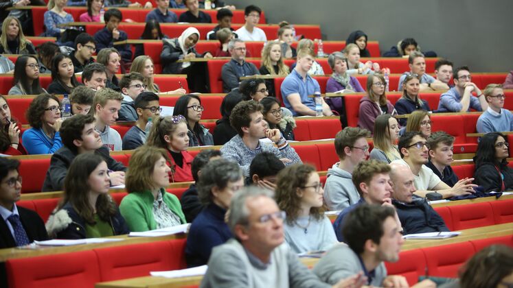 open-day-students-listening-lecture-747x420-16-9