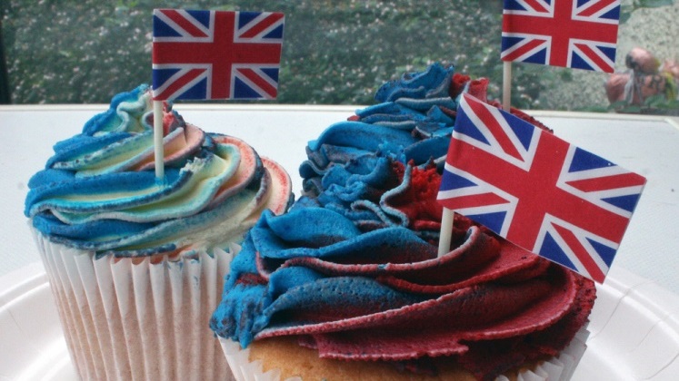 cakes with British flag